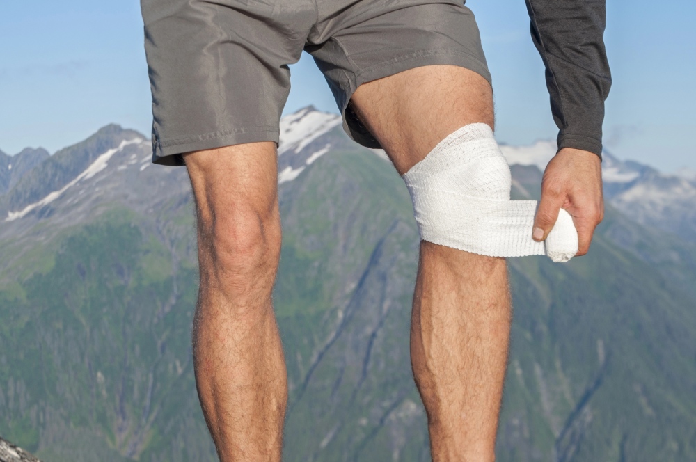 jak léčit naražené koleno